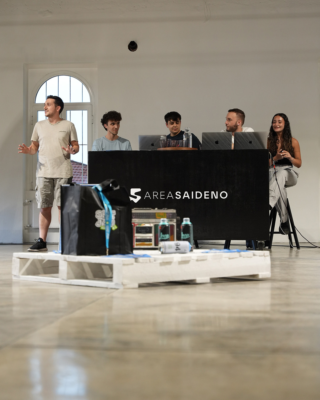 Mobile antico con pianta