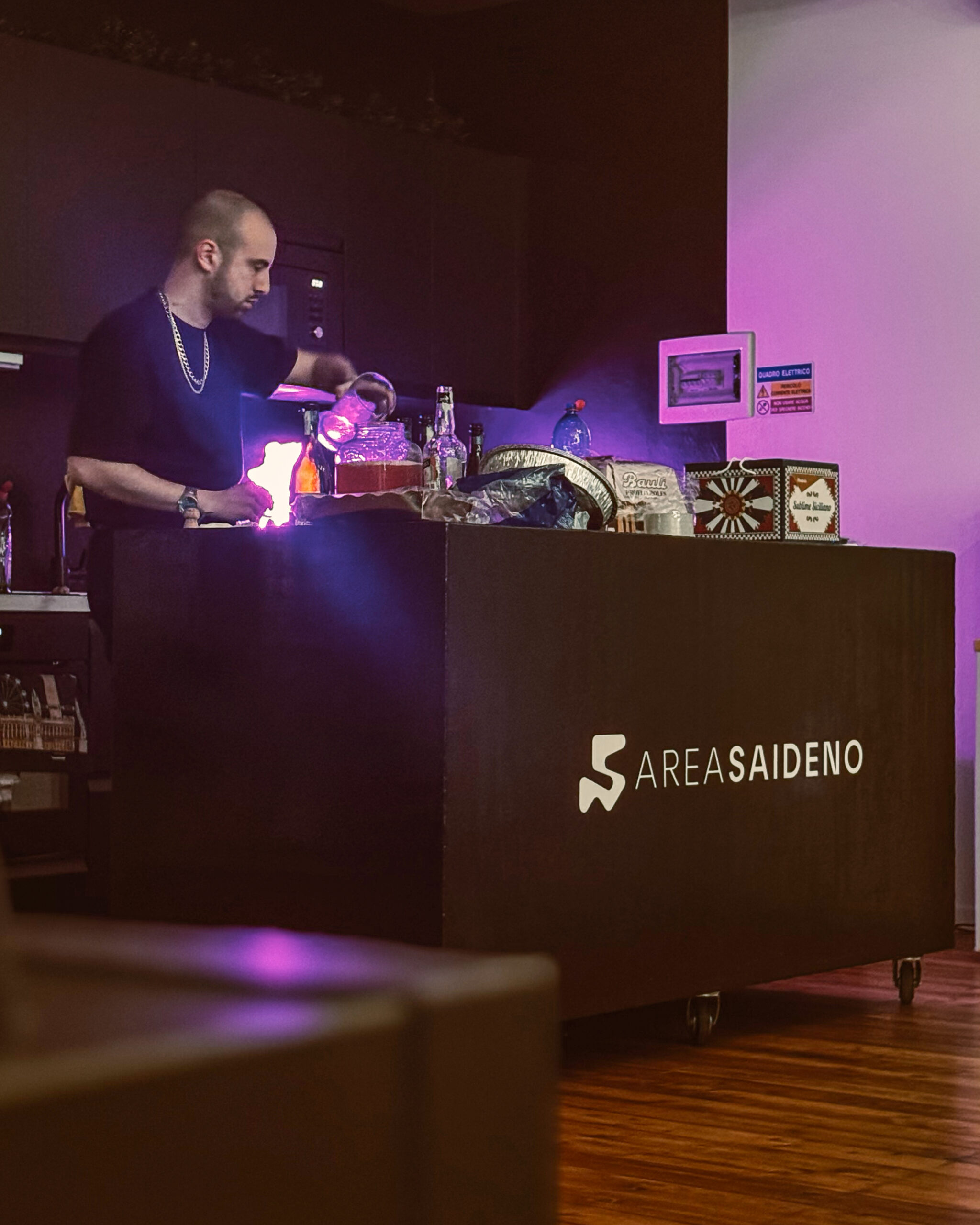 Postazione bar brandizzata Area Saideno durante un evento privato.