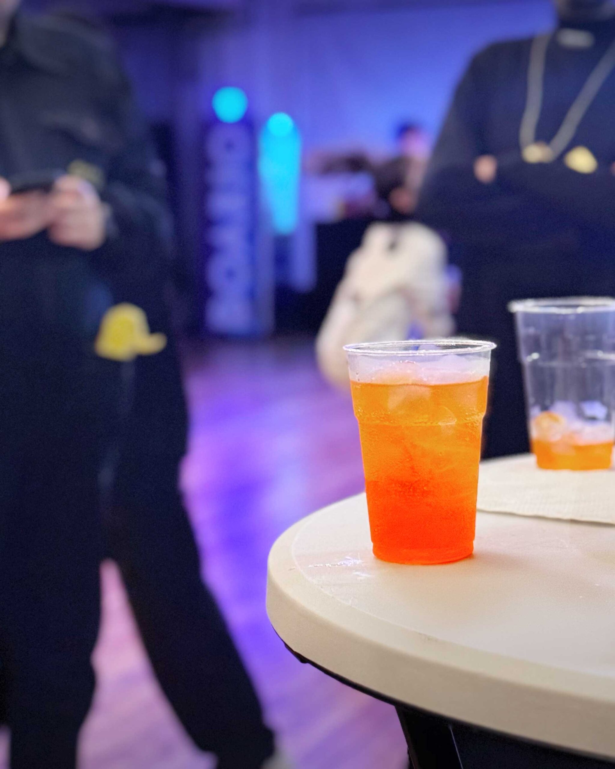 Location Area Saideno allestita per evento privato con buffet e luci sospese.